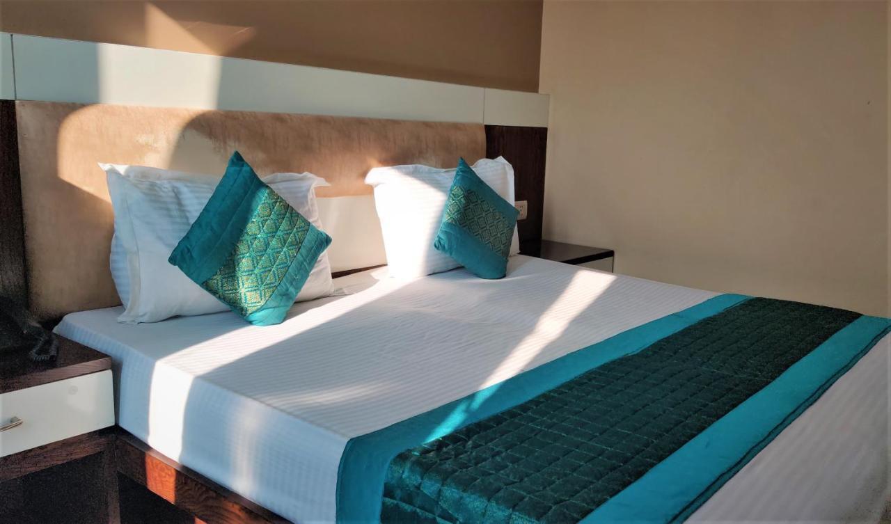Raj Mahal Inn Ню Делхи Екстериор снимка